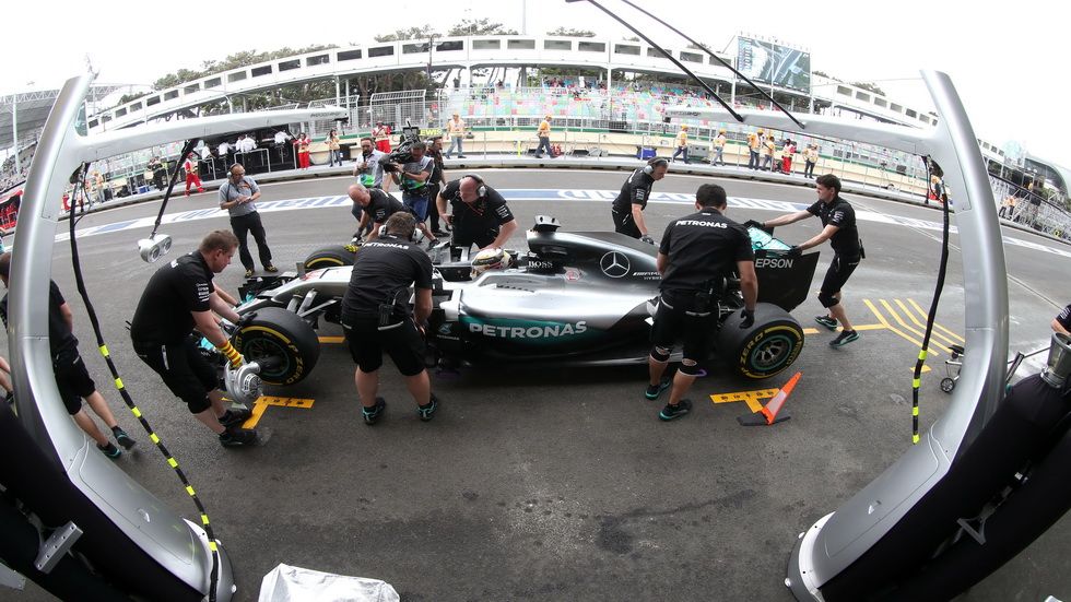 Gran Premio de Europa: Hamilton podrá cambiar el neumático dañado
