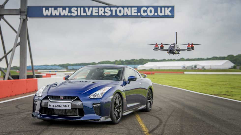 Un drone capaz de competir contra el Nissan GT-R (vídeo)