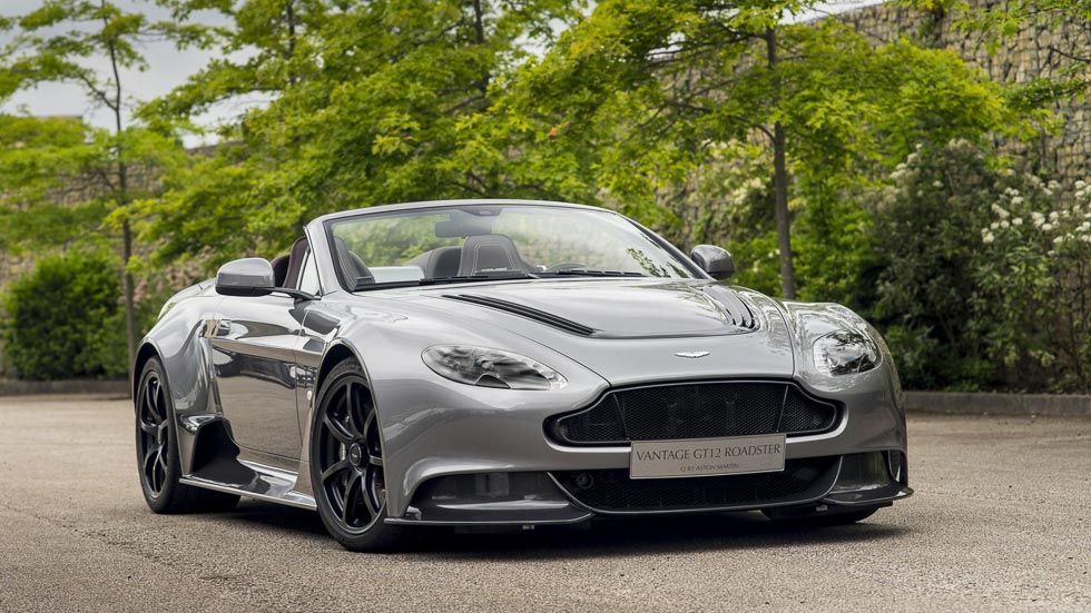 Aston Martin Vantage GT12 Roadster, traje a medida