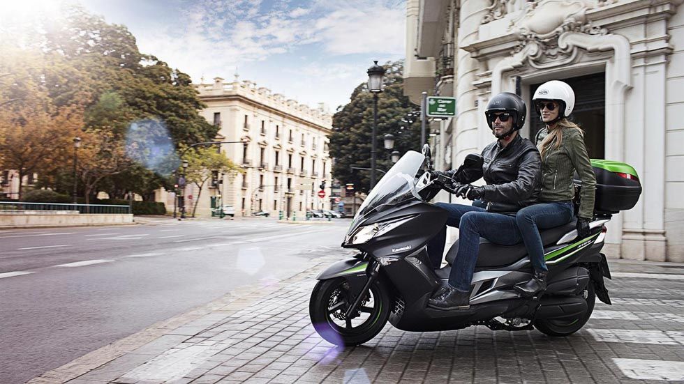 Ahorra tiempo y dinero con tu carné de coche: nace la Kawasaki J125