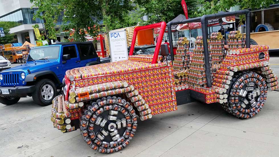Un Jeep Wrangler hecho con latas de comida