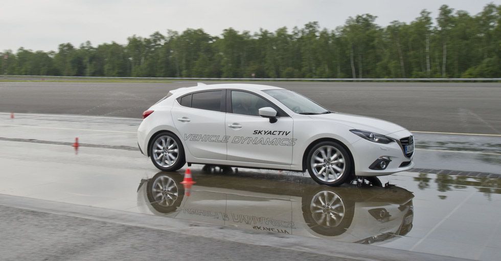 El Mazda3 estrena de serie el sistema G-Vectoring (GVC)