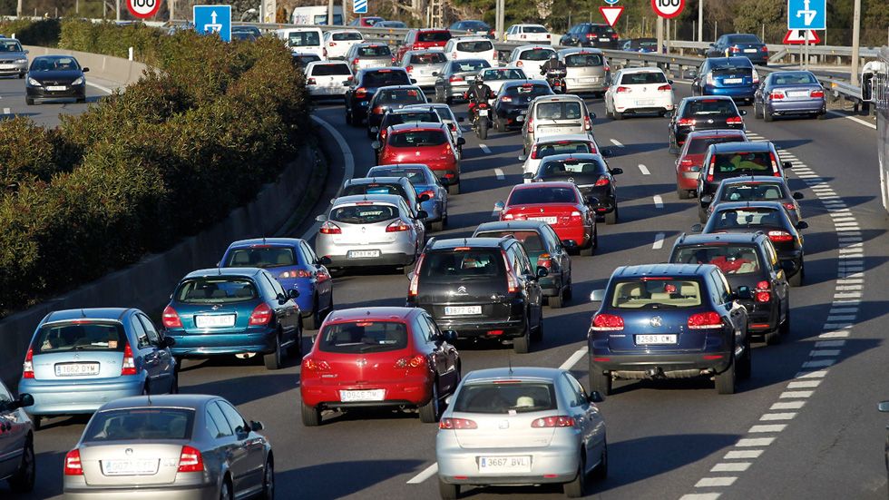 ¿Cuántos millones de coches circulan por España?