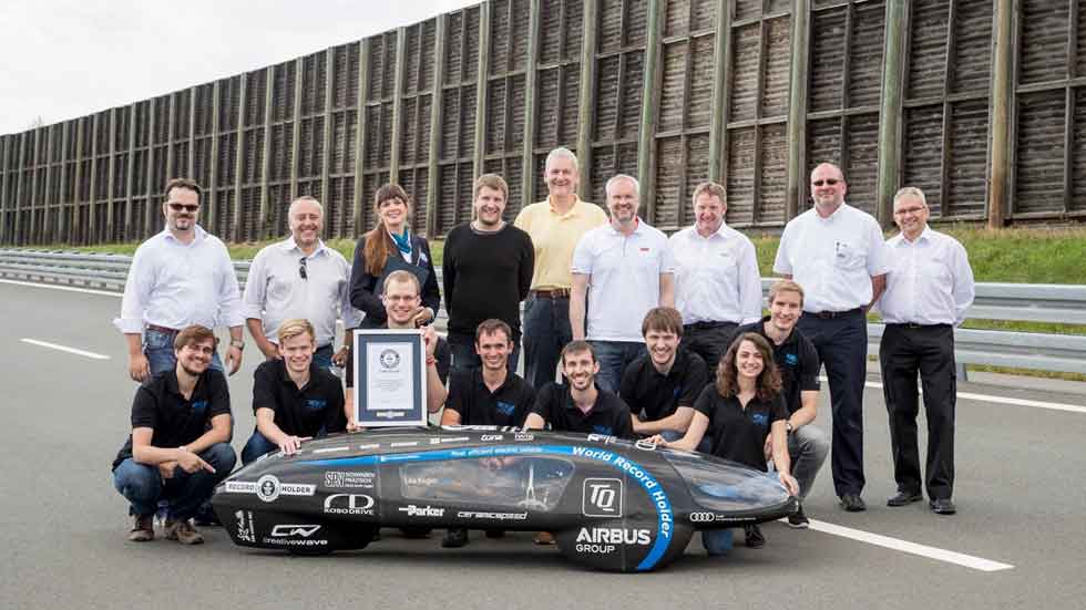 El récord de autonomía de un coche eléctrico: ¡casi 11.000 km! (vídeo y fotos)