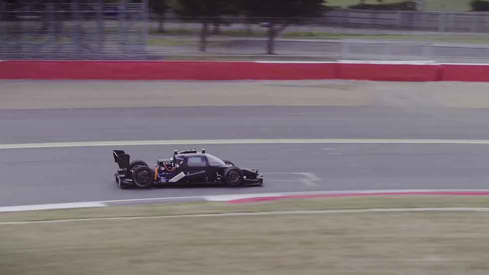 Así rueda ya el 'DevBot', el coche de carreras autónomo (vídeo)