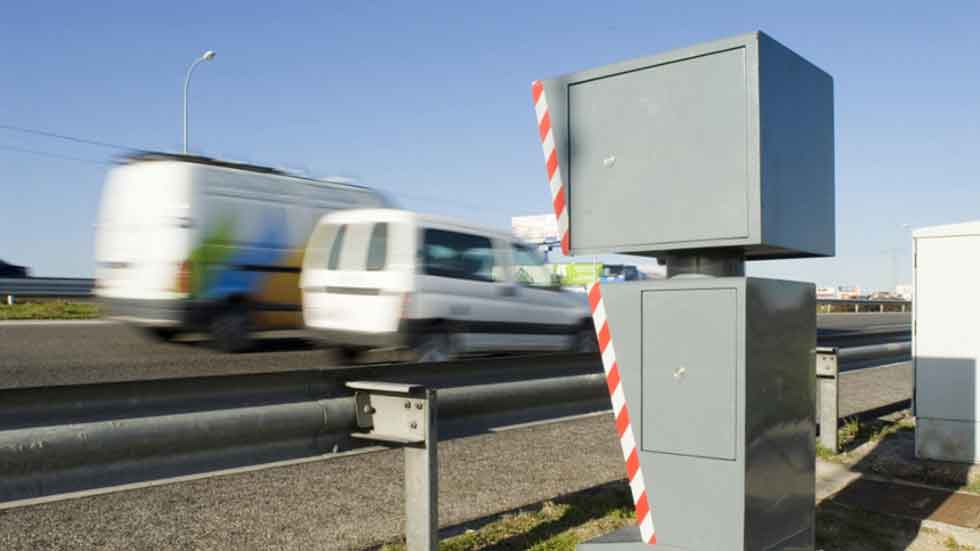 El primer radar de velocidad que te acusa públicamente