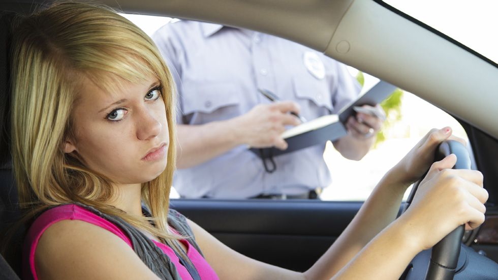 ¿Cuáles son las multas por no llevar la documentación del coche?