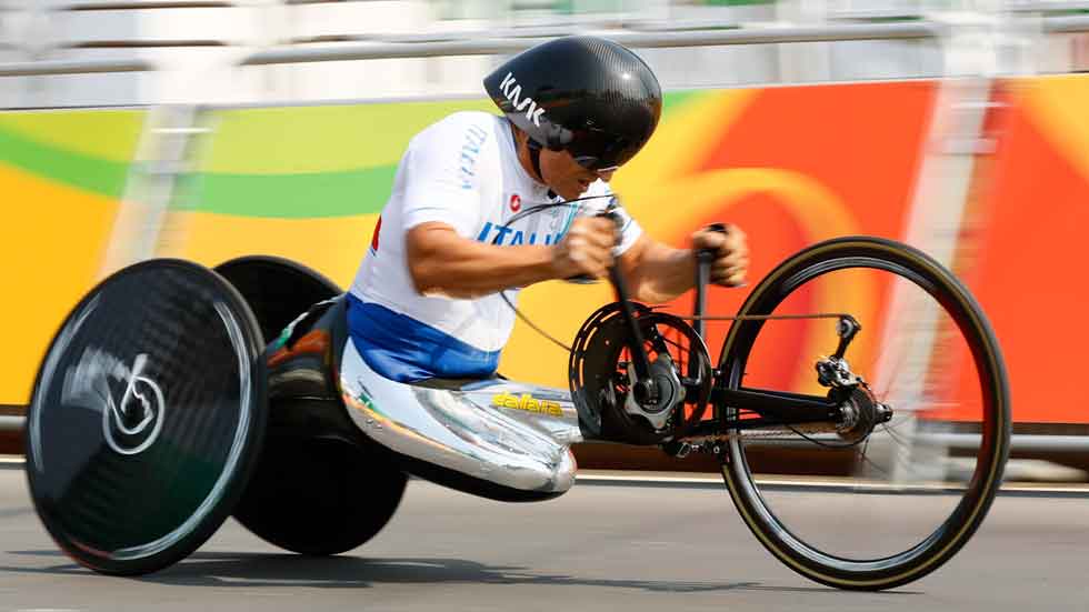 El ex piloto Zanardi gana una medalla en los Juegos Paralímpicos
