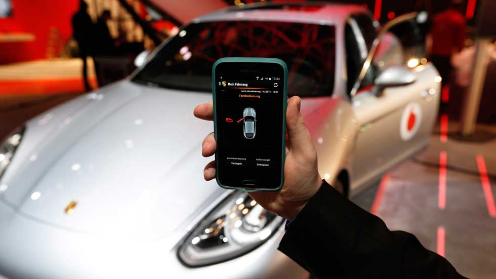 ¿Por qué no deberías conectar tu móvil a un coche de alquiler?
