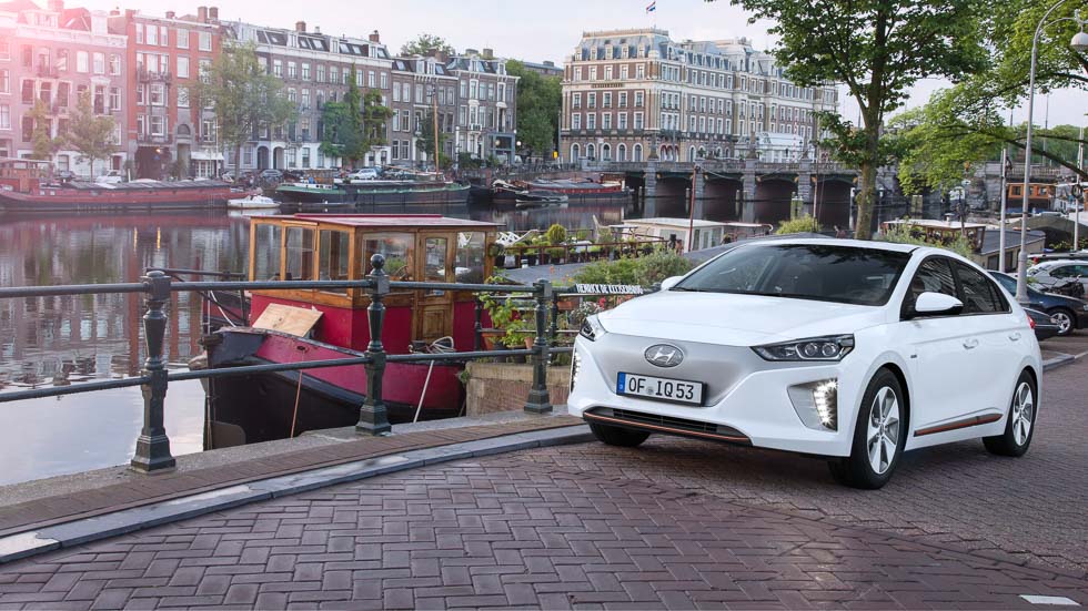 Hyundai Ioniq eléctrico: ¡emisiones cero, diversión 100!