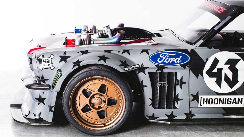 El motor del Mustang Hoonicorn V2 de Ken Block desprende llamas (vídeo)