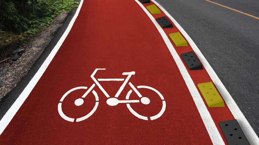 Balizas separadoras del carril bici con neumáticos reciclados