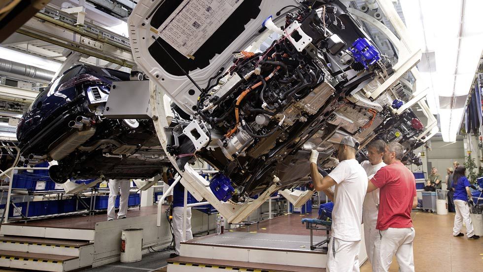 Volkswagen recortará 30.000 empleos en cinco años