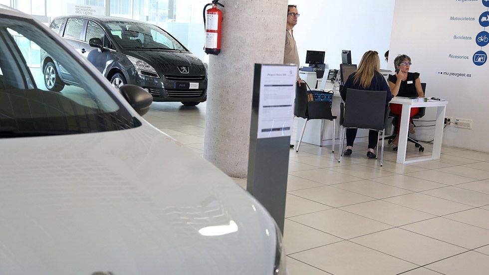 La OCU advierte sobre la financiación de los coches en concesionarios
