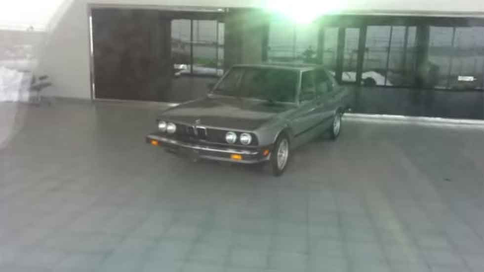 Concesionarios olvidados que acumulan polvo... y coches (vídeos)