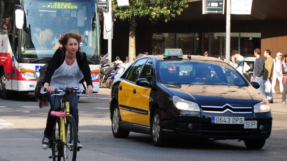 Transporte público gratis a cambio de tu coche contaminante