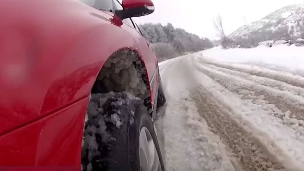 Cuando la tracción total no es suficiente en invierno (vídeo)
