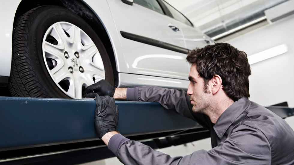 Los talleres ilegales de coches, de nuevo en el punto de mira