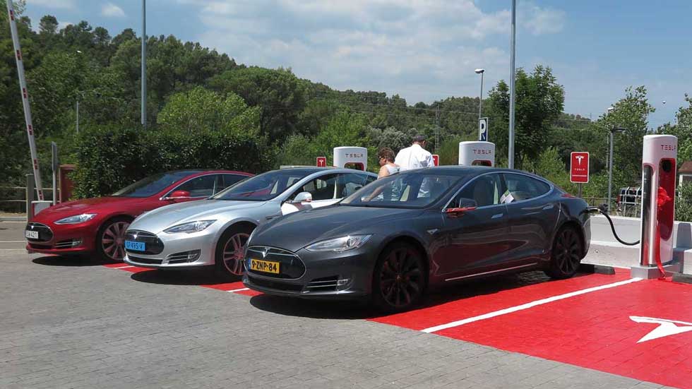 ¿Cómo comprar un coche eléctrico de Tesla en España?