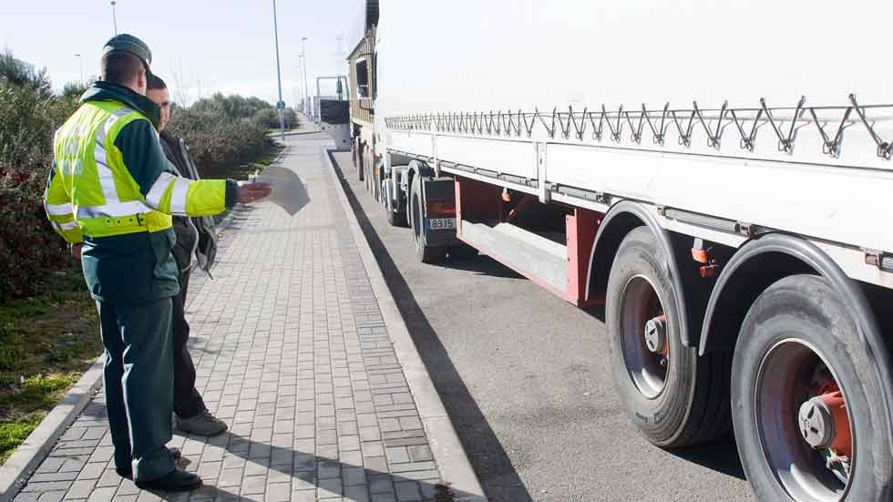 Se multiplican las multas y caen los auxilios en carretera de la Guardia Civil