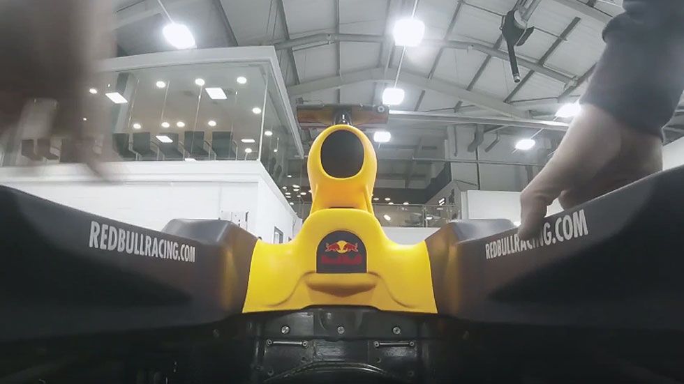 Red Bull nos deja pasar a su fábrica de monoplazas de F1 (vídeo)
