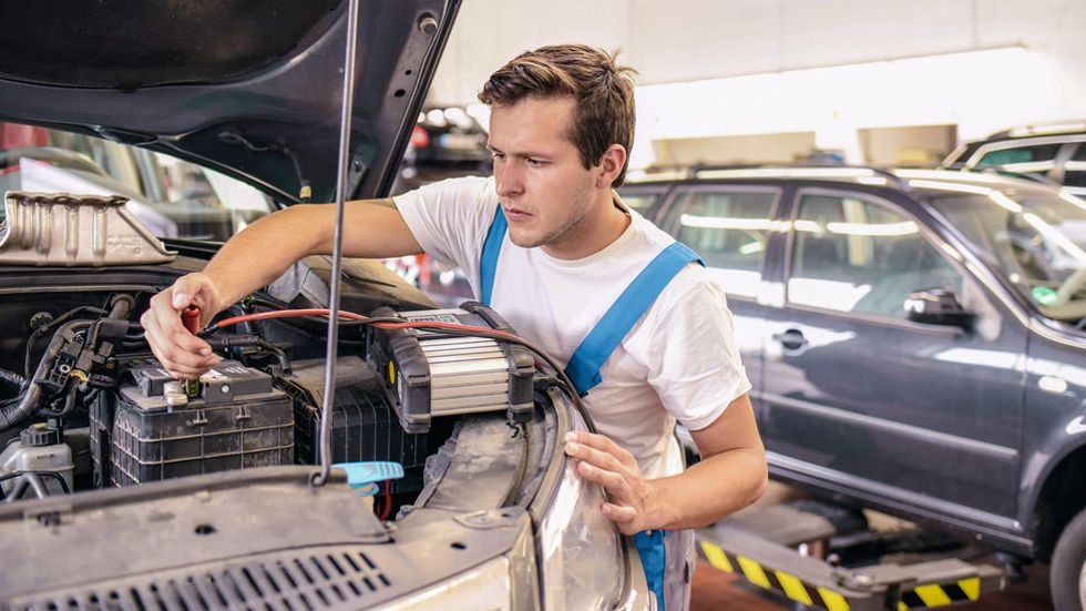 Dudas: ¿las baterías de los coches híbridos también se pueden descargar?