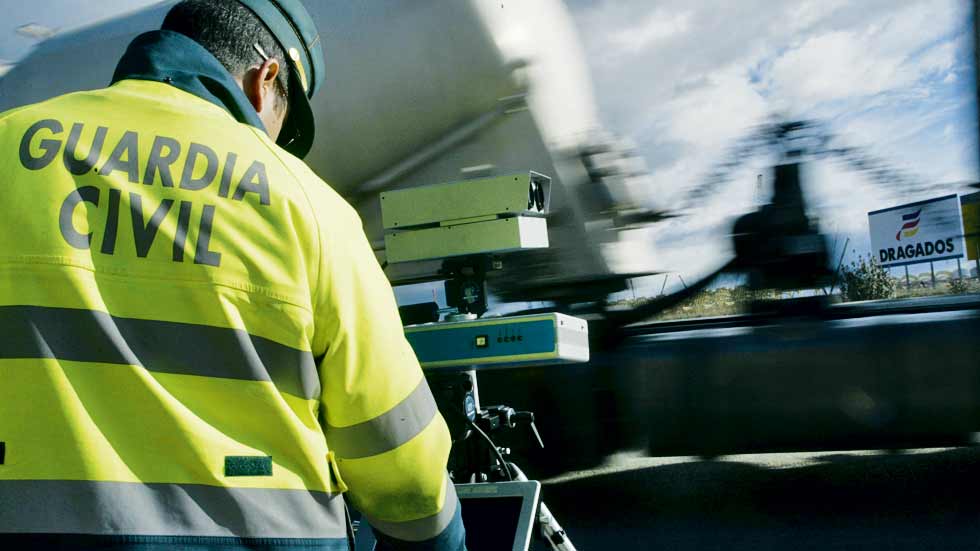 Cazado a 276 km/h en una vía de 90 por probar un GT-R