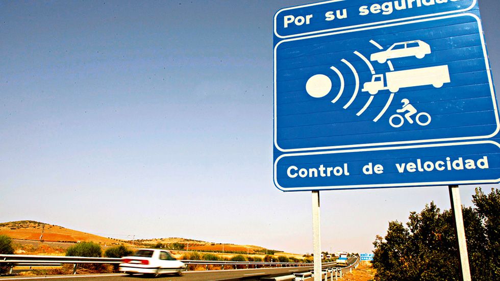 Las multas de velocidad de la DGT incumplen normas europeas: ¡anulada la primera!