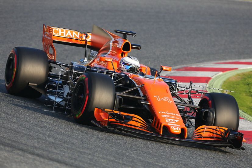 Un primer día con problemas para Alonso