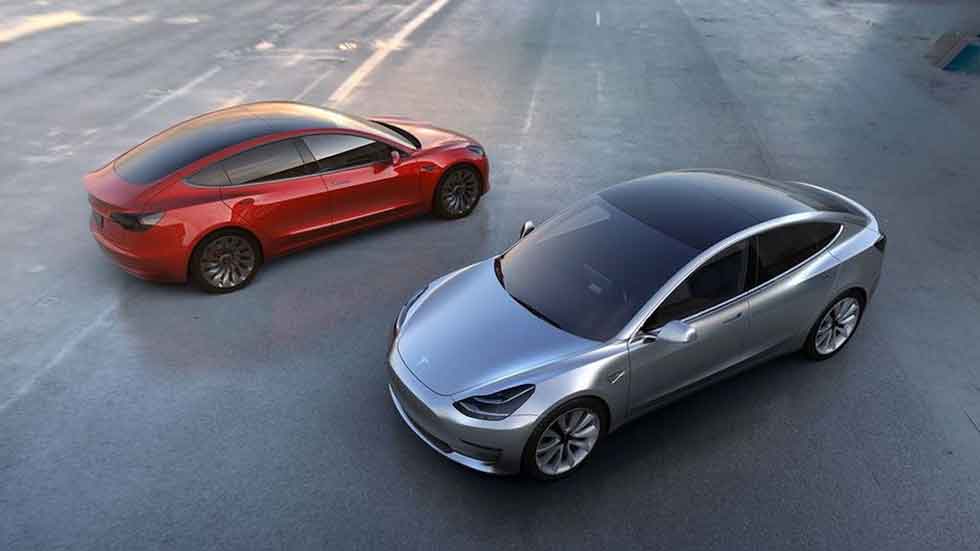 ¿Descuentos en seguros a los coches autónomos? Con Tesla ya sucede