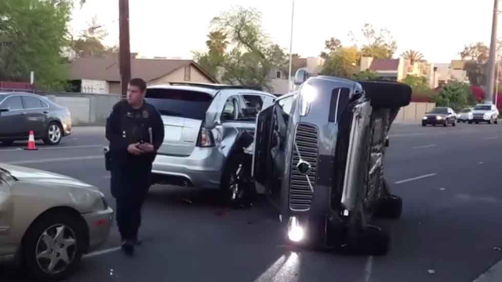 Uber cancela sus pruebas de coches autónomos por accidente
