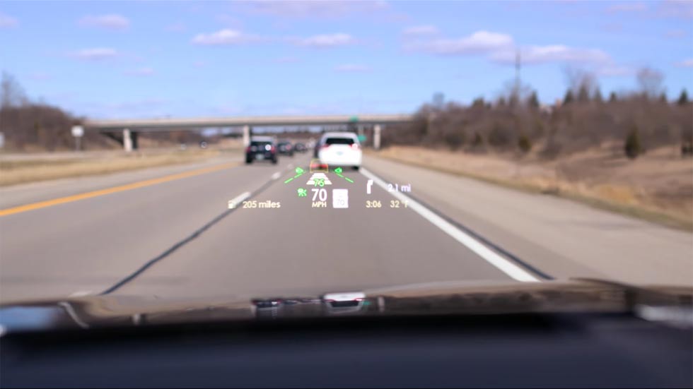 Cómo no tiene que ser el sistema Head-Up Display en un coche (vídeo)