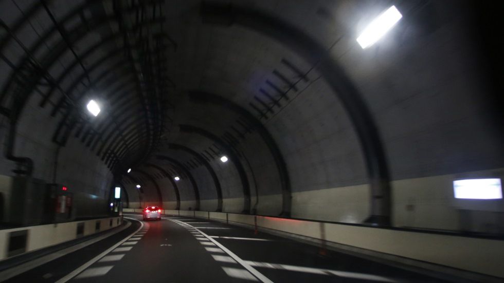 Cazado a 280 km/h en un túnel, y otros récords captados por la DGT
