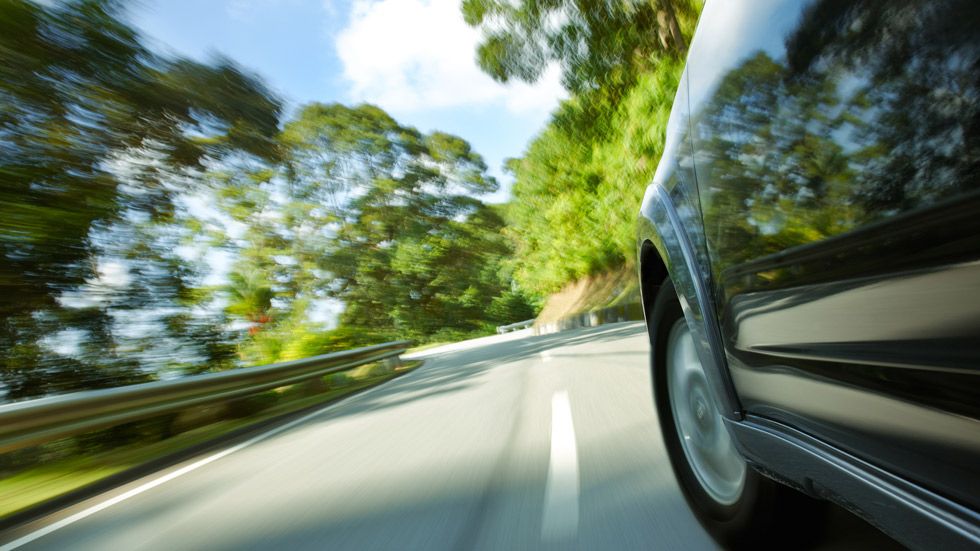 ¿Afecta la velocidad inadecuada al desgaste de tu coche?