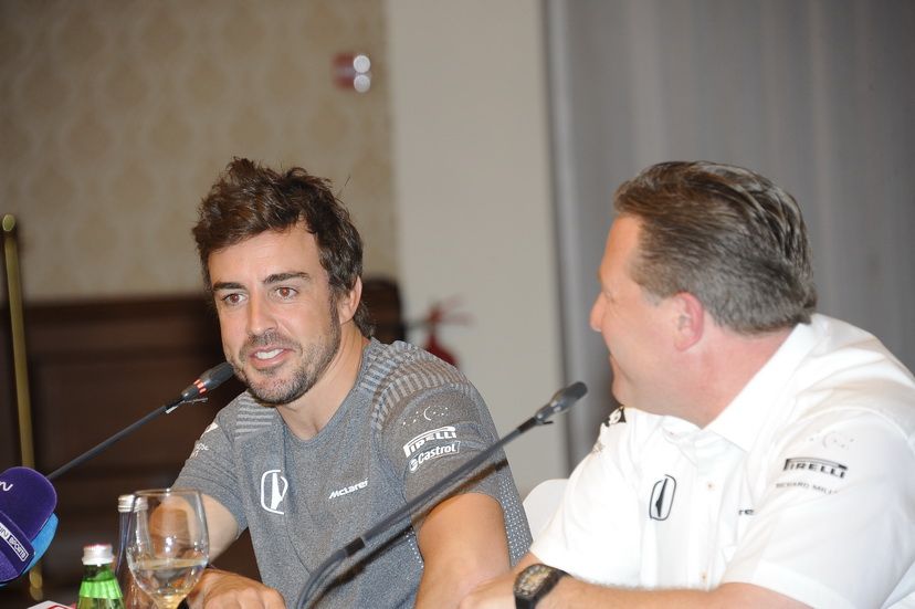 "Vamos a ir una a una, empezamos por las 500 Millas", comentó Alonso