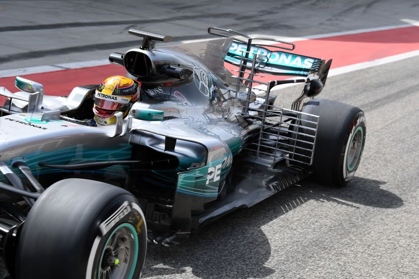 Test de F1 en Baréin: Lewis Hamilton el más rápido del primer día