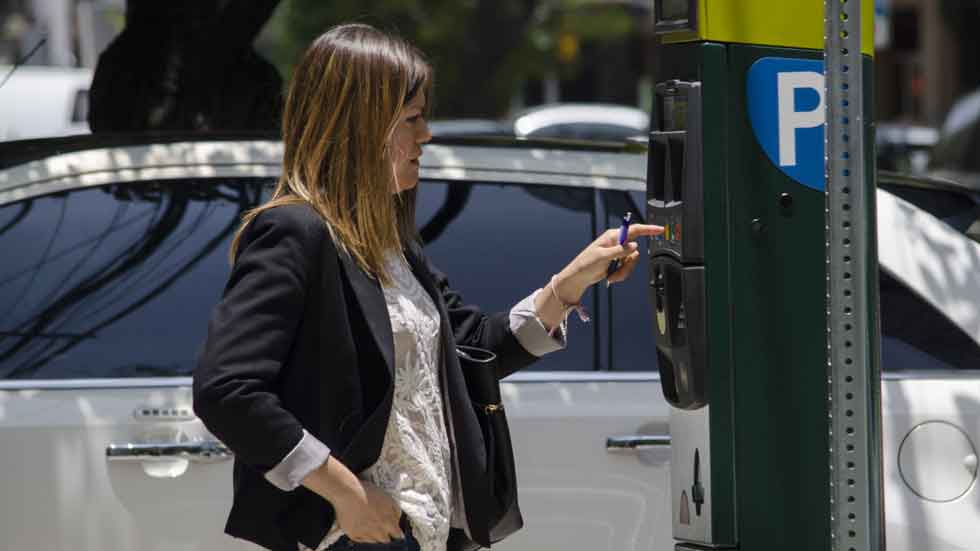 Los controladores de Madrid llevarán cámaras para que las multas de aparcamiento no se puedan recurrir
