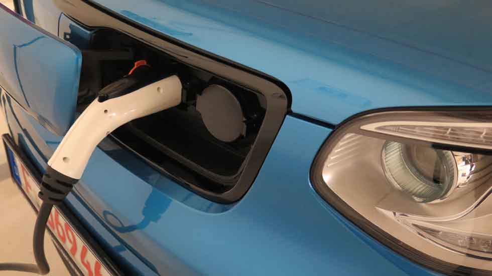 Y ahora los millenialls no quieren coches eléctricos: lo dice Forbes