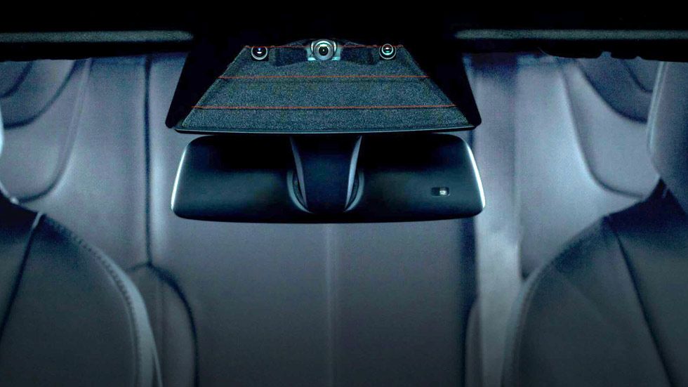 ¿Viejo tu smartphone con dos años? Tu Tesla también