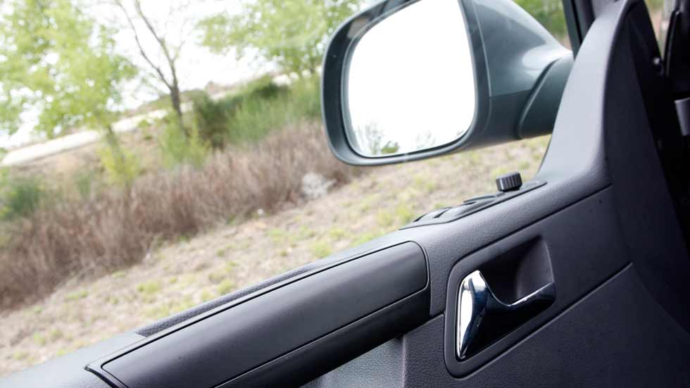 La Policía alerta del timo del retrovisor: ¡precaución!