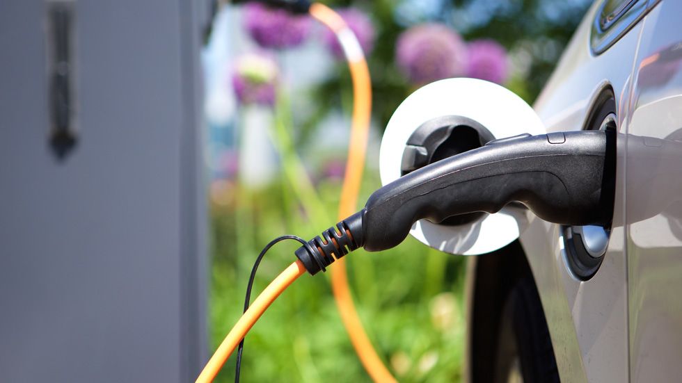 ¿La revolución del coche eléctrico? Inventan un sistema de carga instantánea