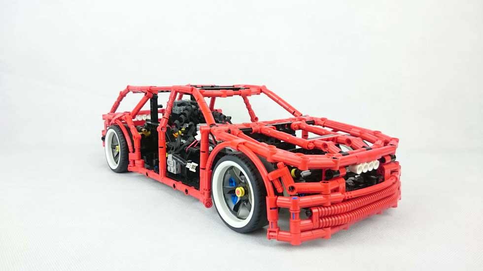 El coche de Lego que hace drifting con función de freno de mano (vídeo)