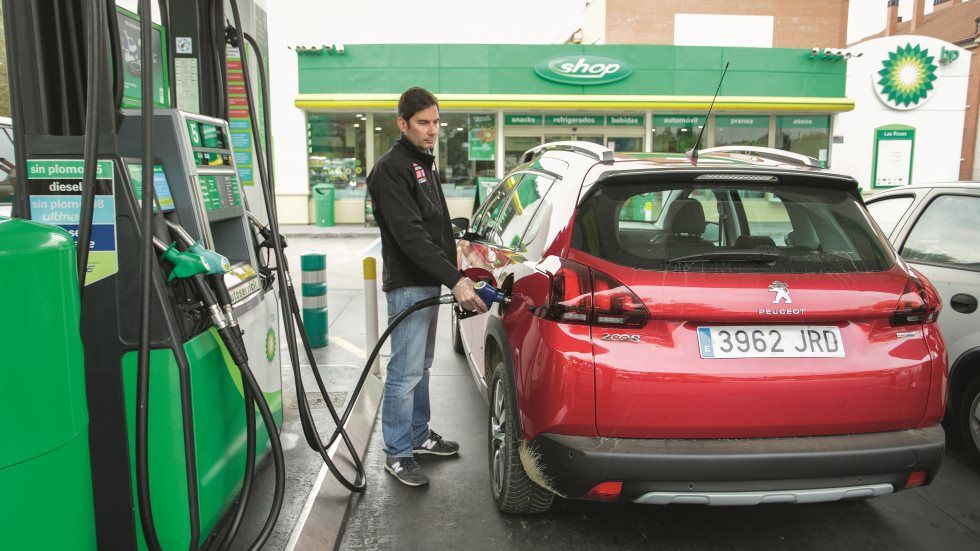 ¡Ahorra! 11 consejos para gastar menos en combustible