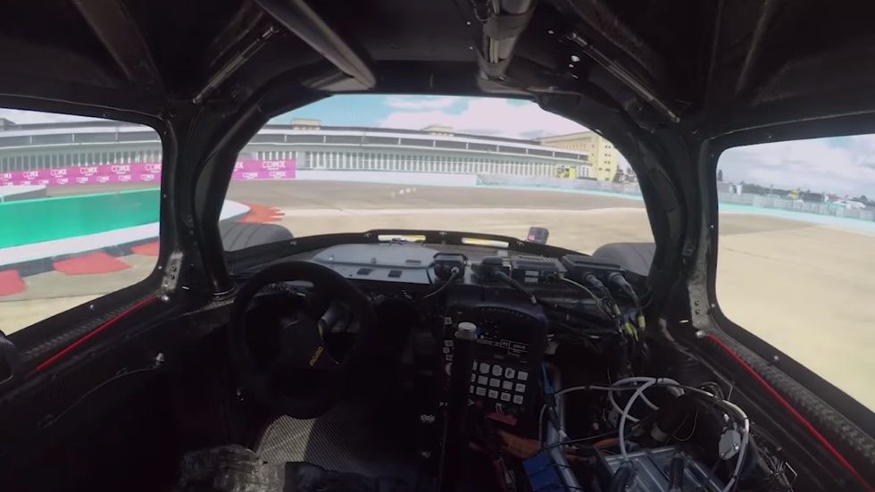 Así rueda un coche autónomo en circuito a 200 km/h (vídeo)