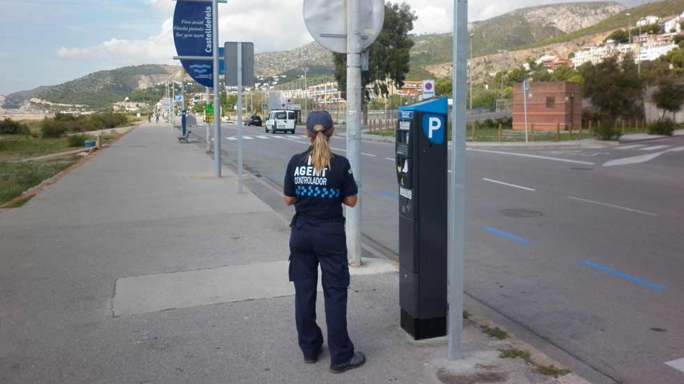Los vigilantes de parquímetros ya son agentes de la autoridad
