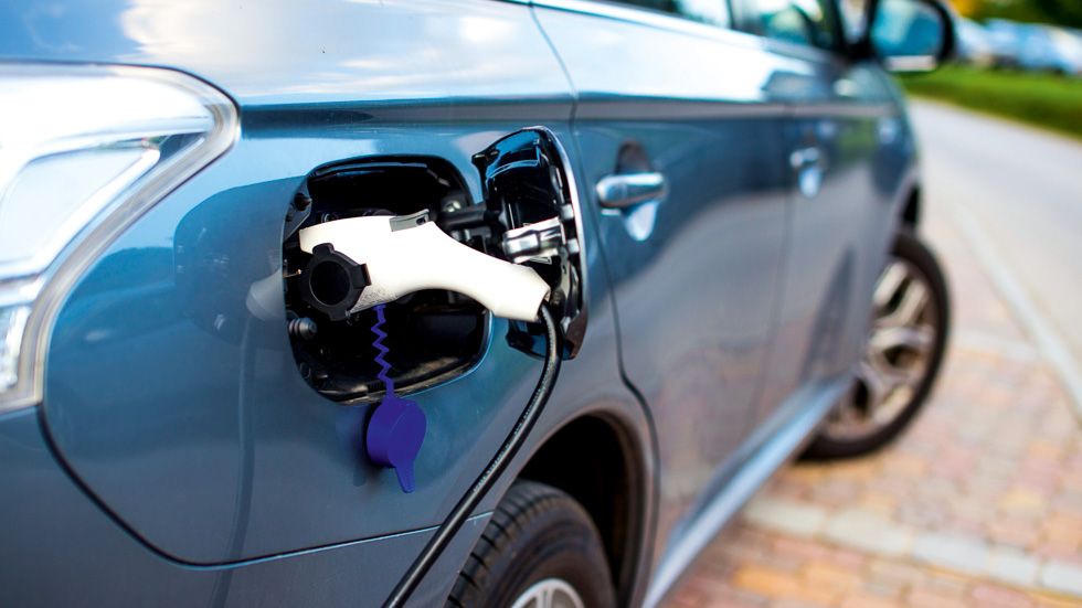 Los coches híbridos y eléctricos más vendidos entre enero y junio de 2017