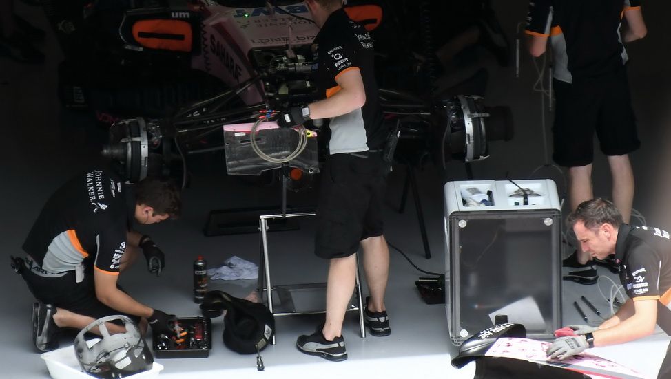 GP de Austria de F1: Checo Pérez con problemas de "graining"