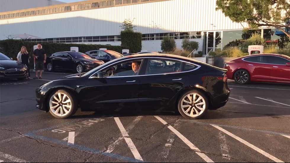 El nuevo Tesla Model 3, ¡por primera vez en vídeo!