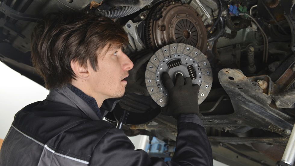 Dudas: ¿cuánto cuesta cambiar el embrague del coche? ¿Es justo?