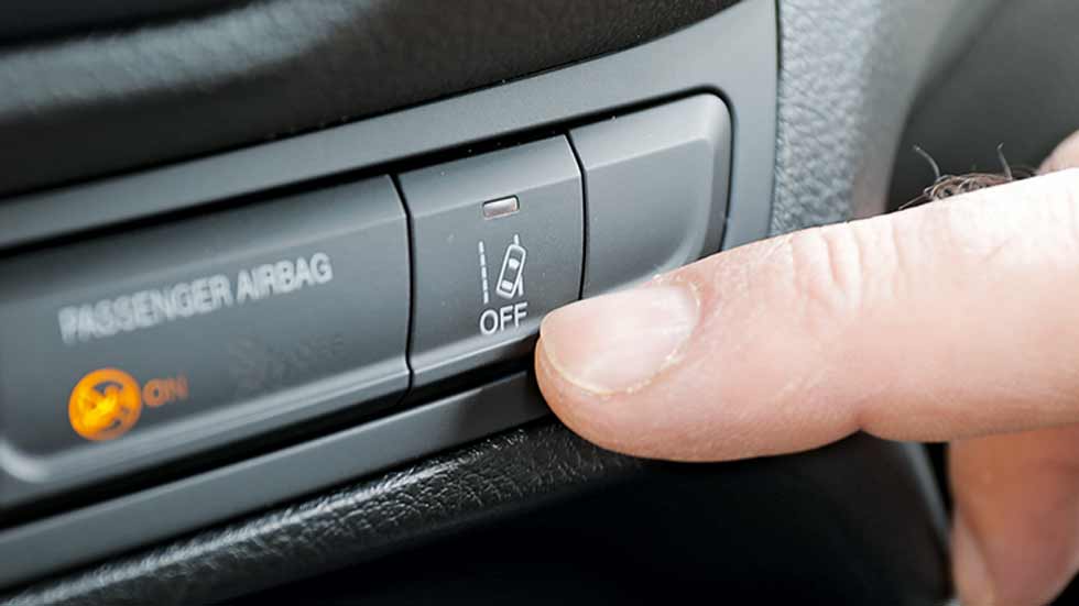 El sistema de aviso de cambio involuntario de carril previene casi 85.000 accidentes